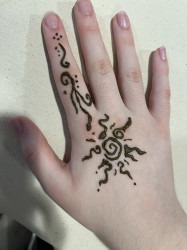 2025 05 222012.49.18 1749956092 Henna Tattoo Artist